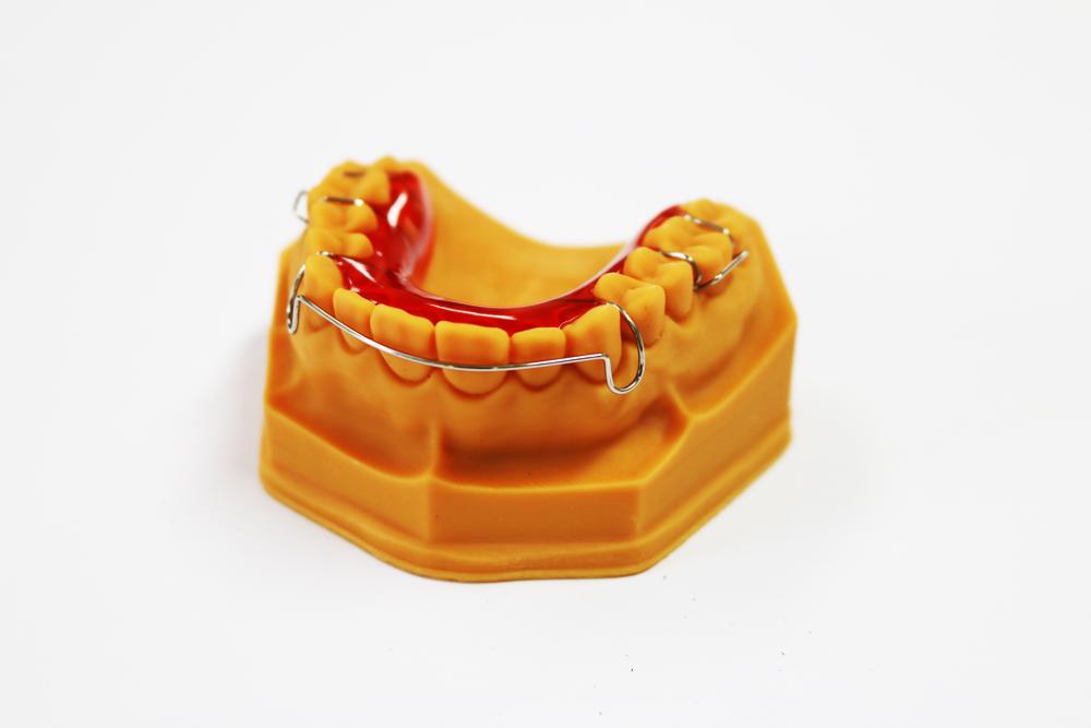 Hawley retainer